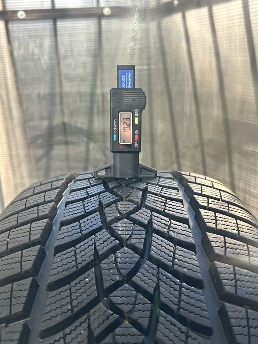 Зимова шина Goodyear UltraGrip Performance 245 45 18