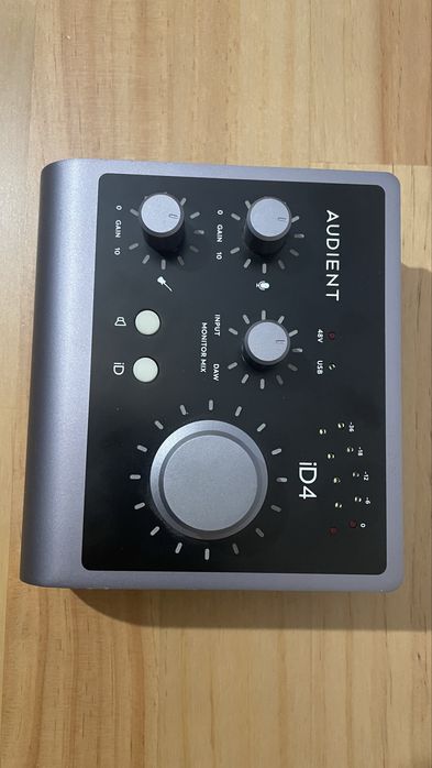 Placa de Som Audient iD4 com USB-C