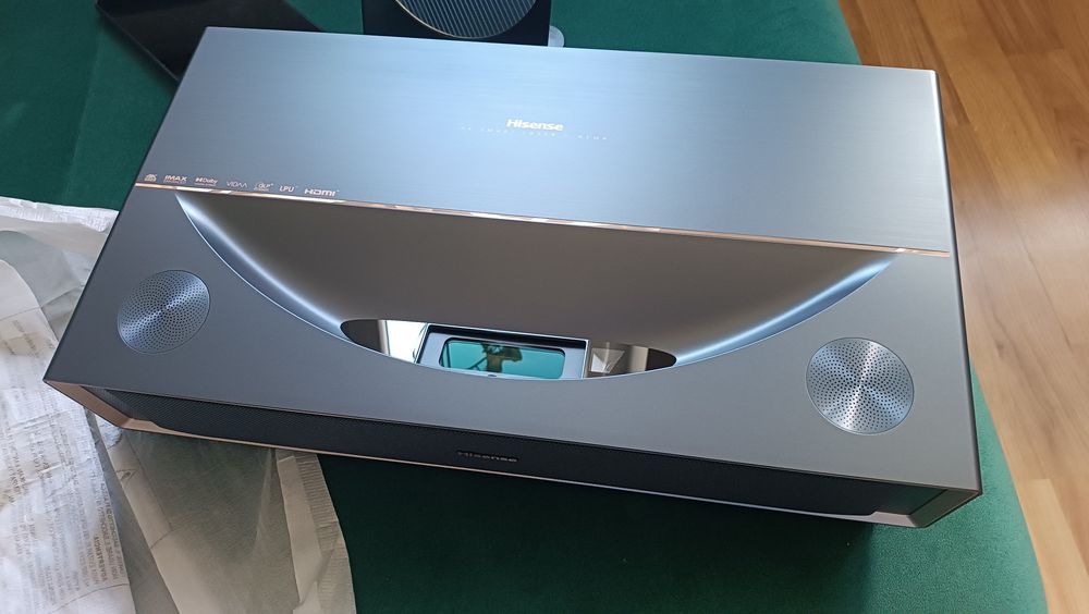 Hisense PT1 projektor UST + xgimi M1 ultra