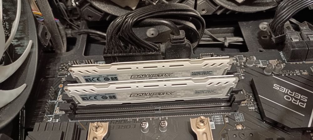 Crucial ballistix ddr4 2x16Gb (32gb)
