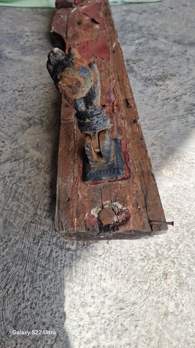 Batente para  pirta ainda na madeira original da porta, muito antigo.
