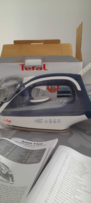 Ferro de Passar a Vapor Tefal