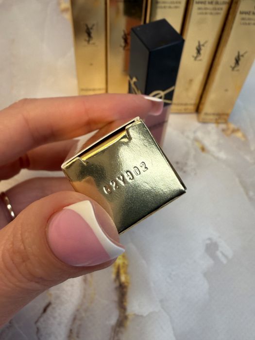 Румʼяна рідкі Yves Saint Laurent 44