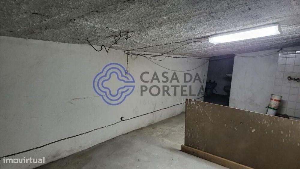 T3 em Viseu: Único no Prédio, Escada Privativa e Sótão Total. Ideal pa