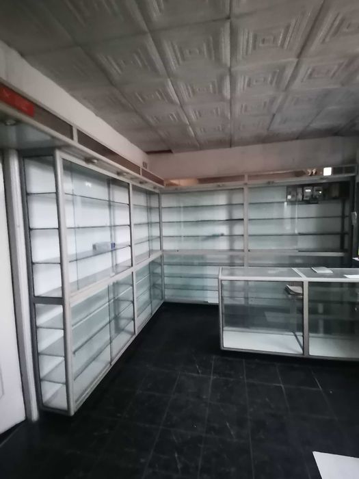 estantes e balcao de negocio vendo 961421596 ermesinde300 € €