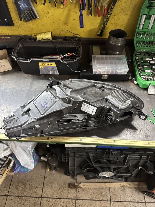 Фара тесла на запчастини