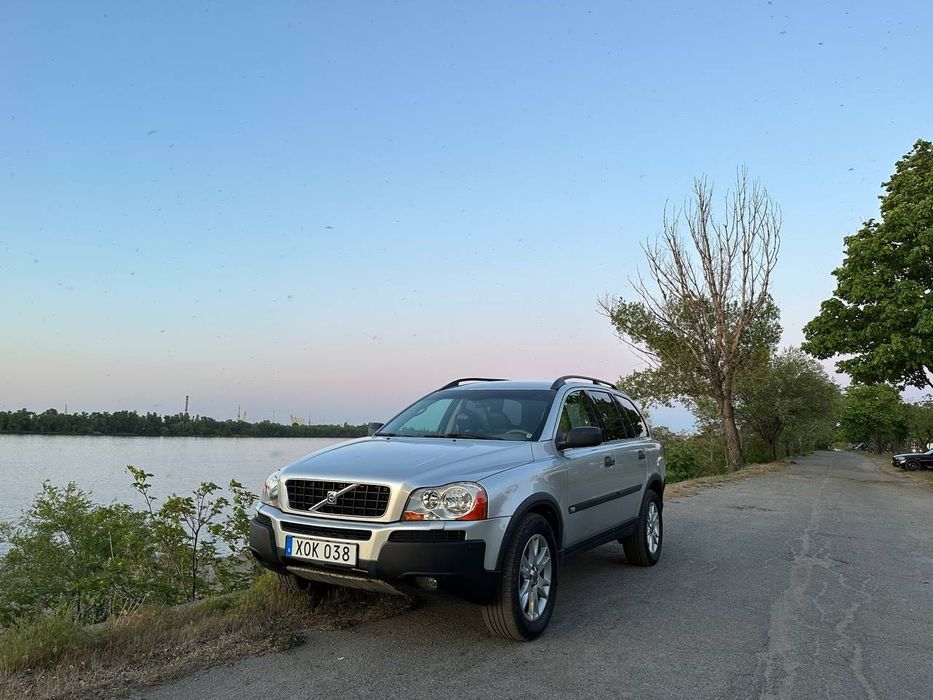 Volvo XC90 D5 з механічною коробкую для військових