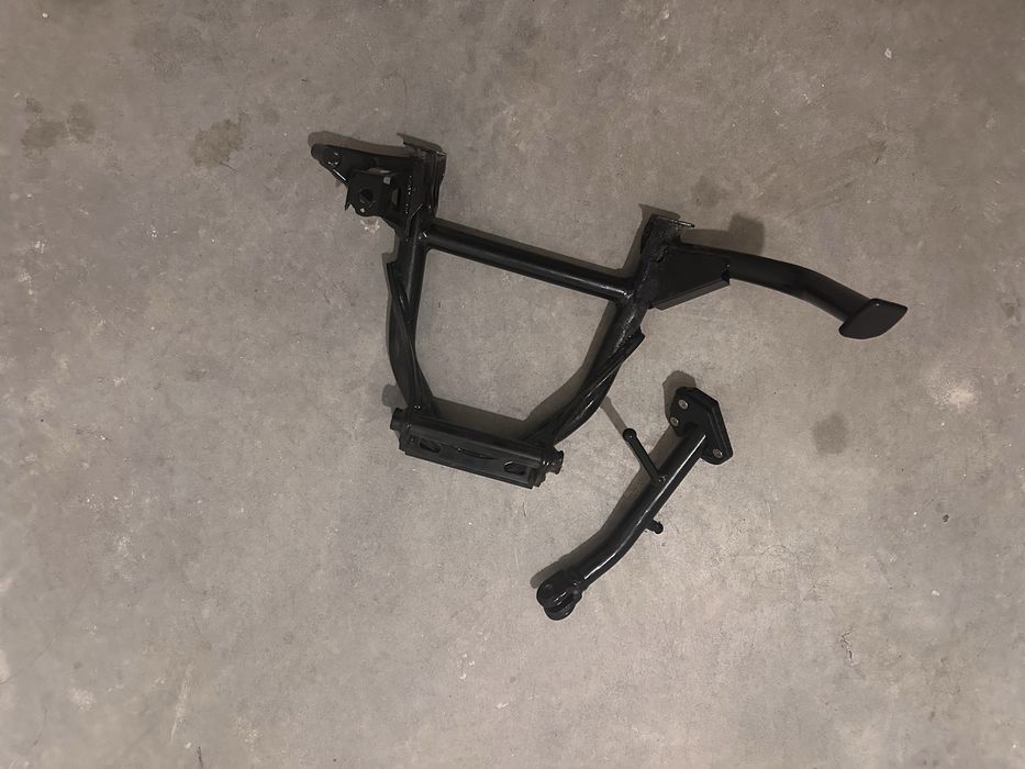 Descansos central e lateral Honda Forza 750