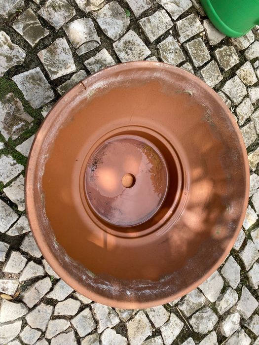 Vaso de barro com prato