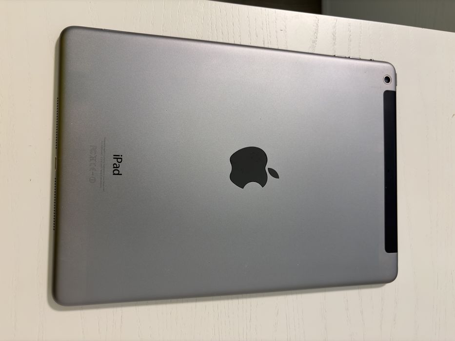 Планшет Apple iPad Air 1  64Gb (A1475) відмінний стан