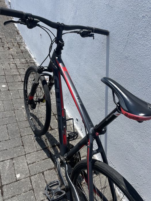 Bicicleta CUBE montanha