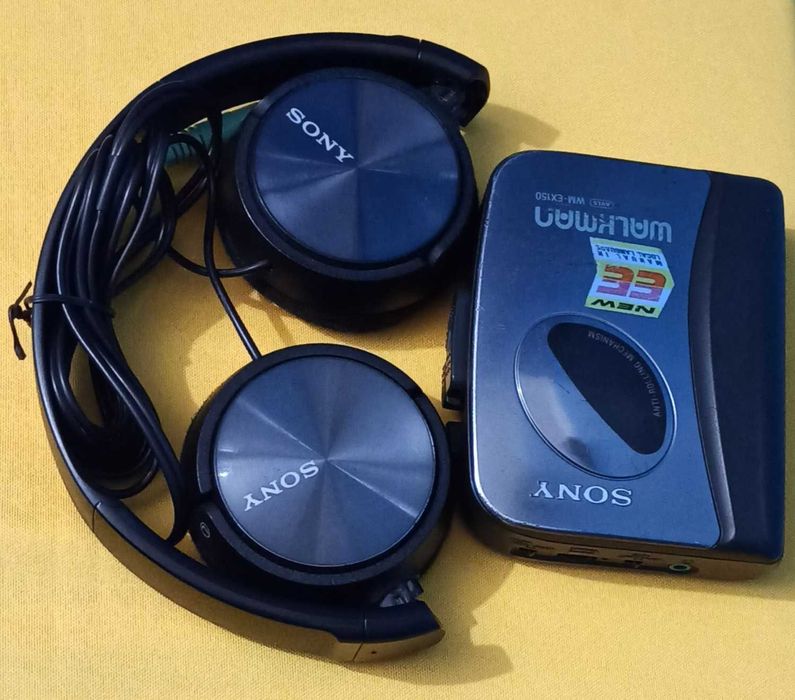 Кассетный плеер Sony Walkman WM-EX150 с наушниками