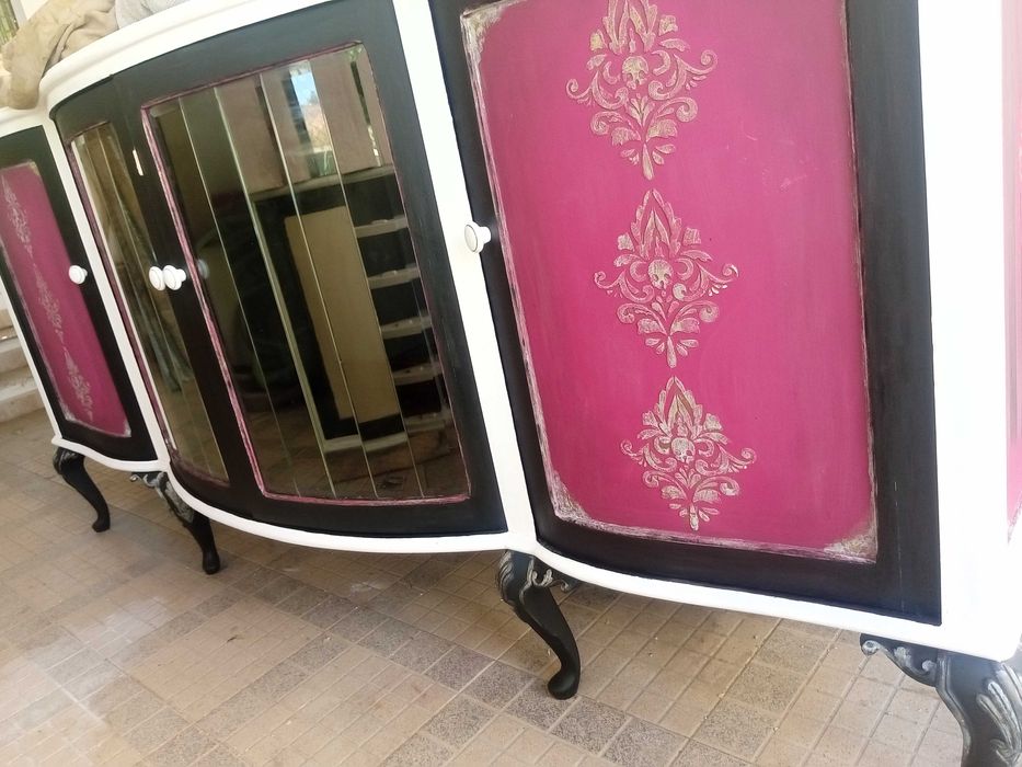 Vários móveis de sala ou cozinha em madeira maciça,(desocupar rápido).