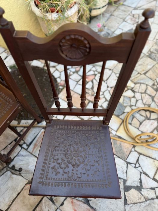 Mesa de sala e cadeiras antigo