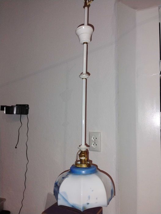 stara lampa sufitowa ze szklanym mlecznym kolorowych kolorowym kloszem