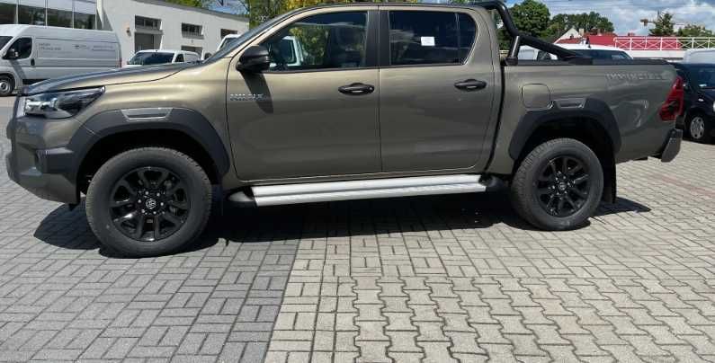 Разборка Toyota Hilux бампер комплектний