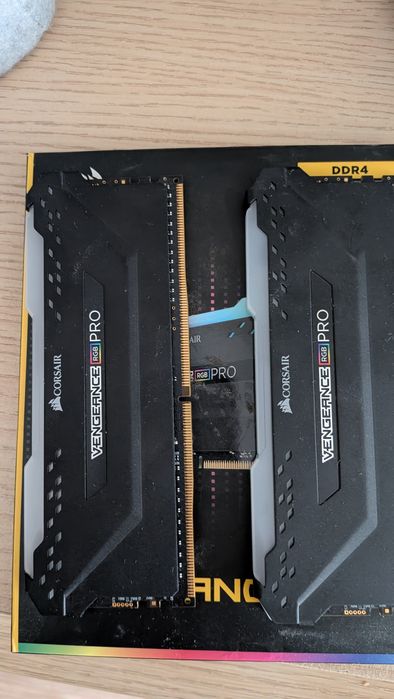 Pamięć RAM DDR4 2X8 GB 3200mhz