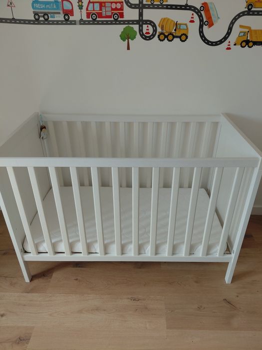 Cama berço de grades