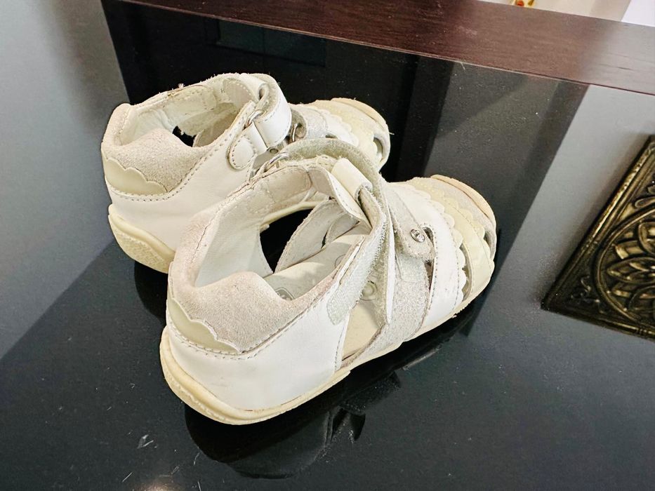 Sandalias Chicco 22 para menina