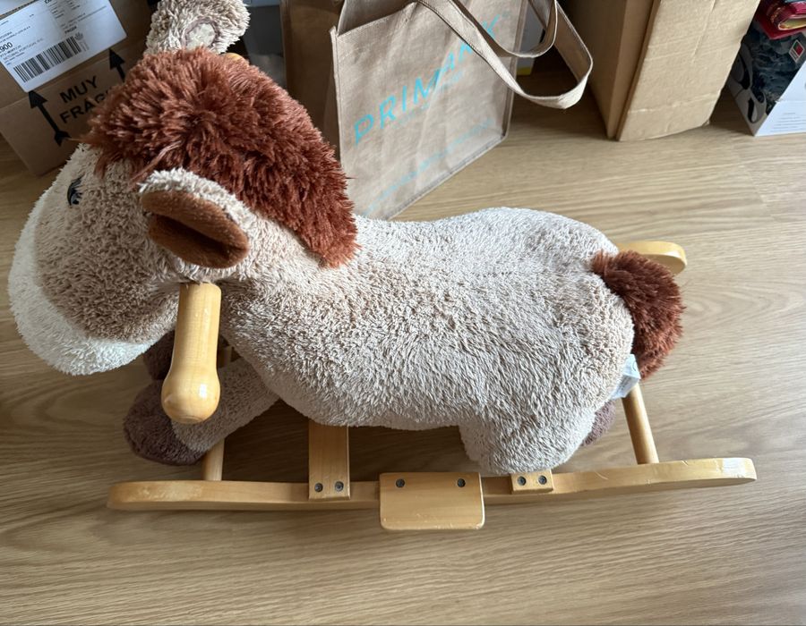 Cavalo baloiço para criança