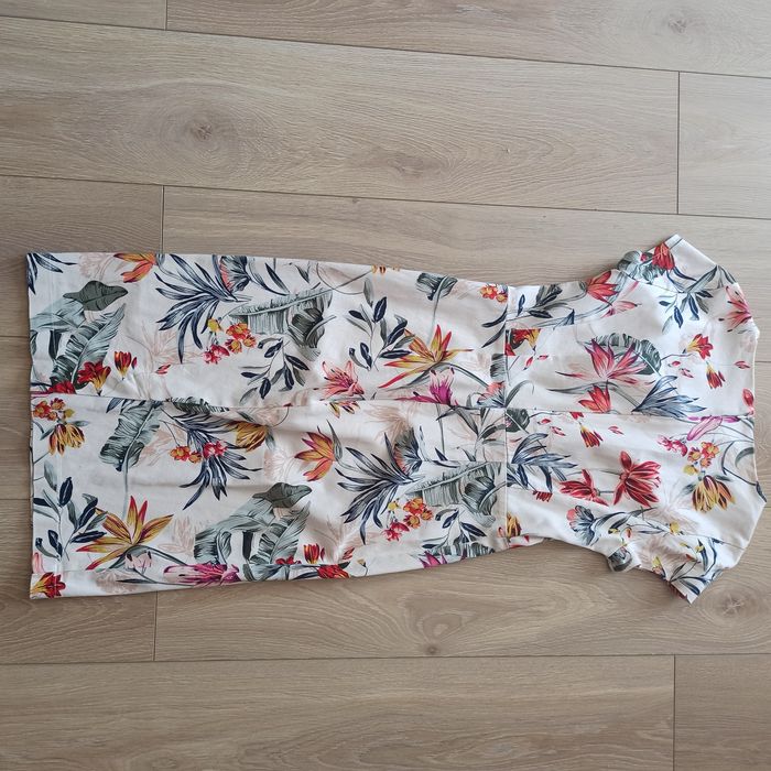 Sukienka kwiaty rozmiar 36 Quiosque