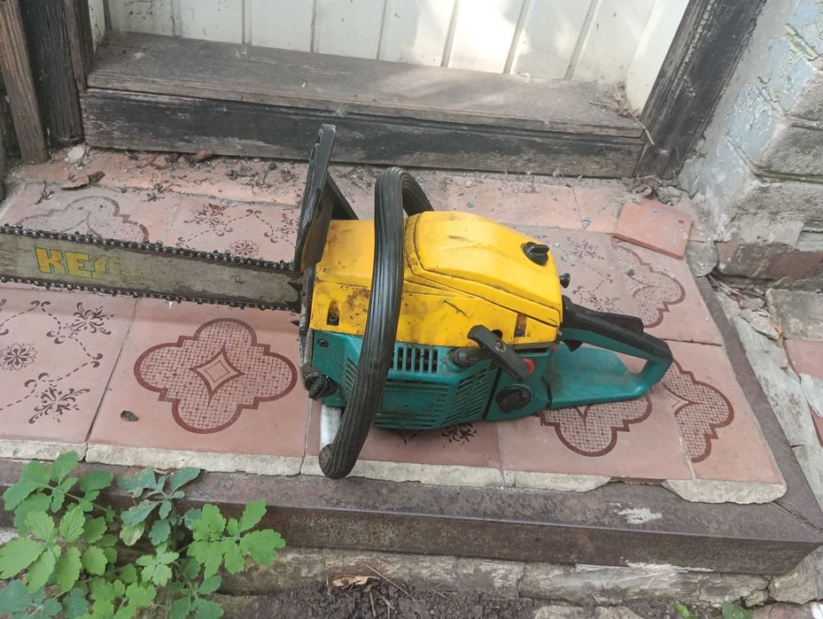 Продам Бензопилу кедр