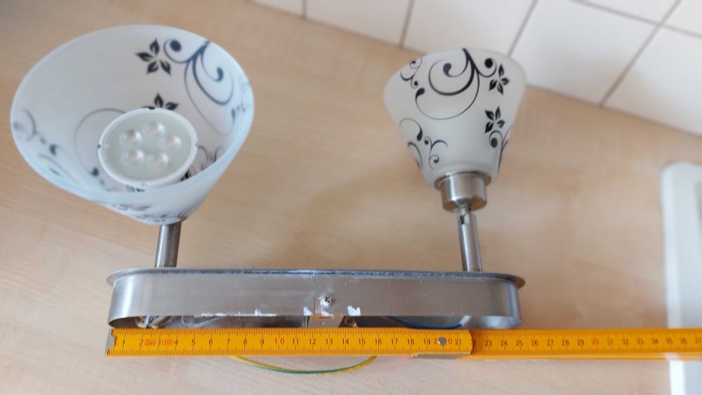 kinkiety komplet 2 i 3 światła i 8 nowych nieużywanych żarówek.