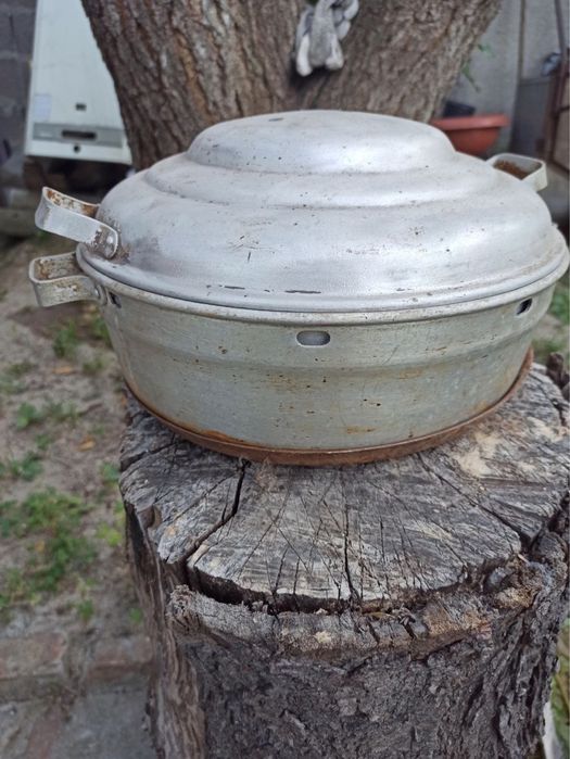 Духовка для выпечки хлеба, мяса, пирогов на газовой плите.