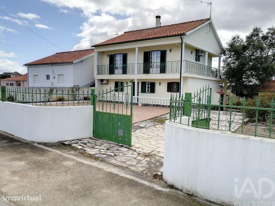 Casa / Villa T3 em São Pedro do Esteval de 179,00 m2