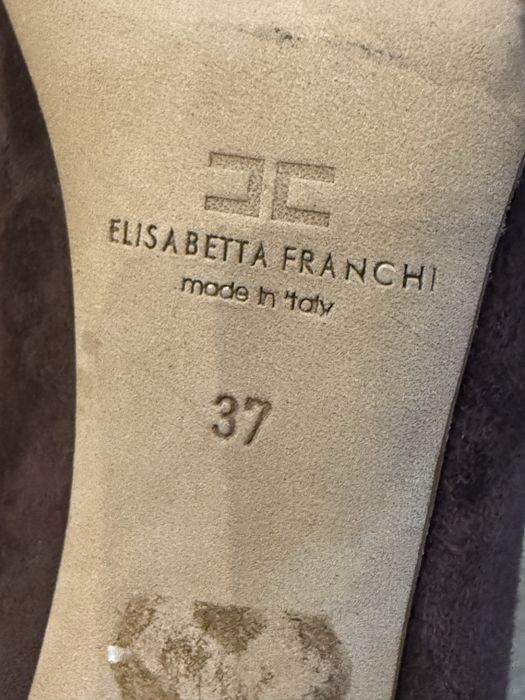 Люксові замшеві ботильйони elisabetta franchi з золотим ланцюжком
