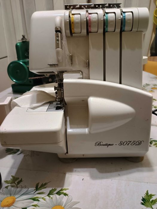 Оверлок Boutique S075D