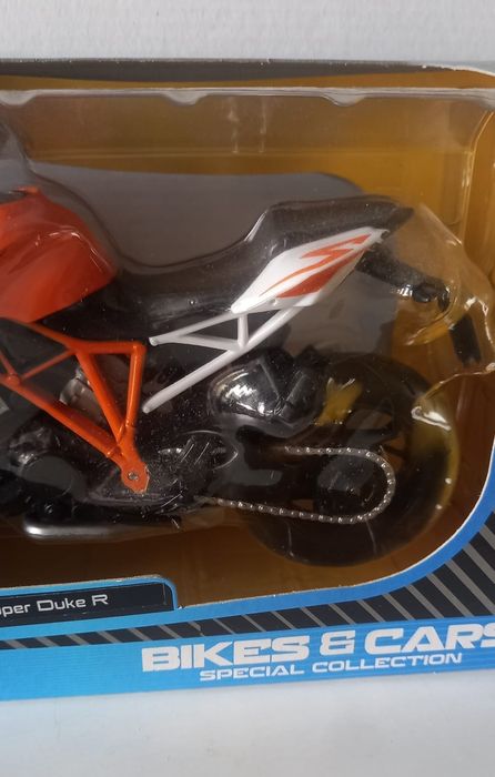 Ktm 1290 super Duke R escala 1:12