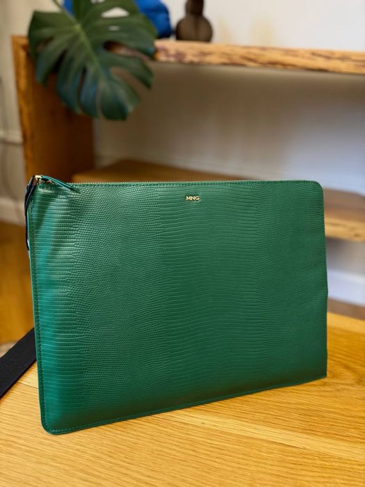 Чохол ,кейс для ноутбука Mango