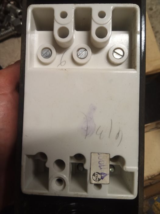 Продам вимикачі.