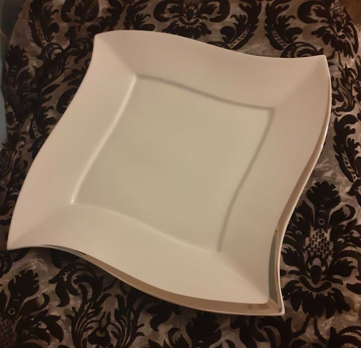 Peças Decorativas em Porcelana e Vidro