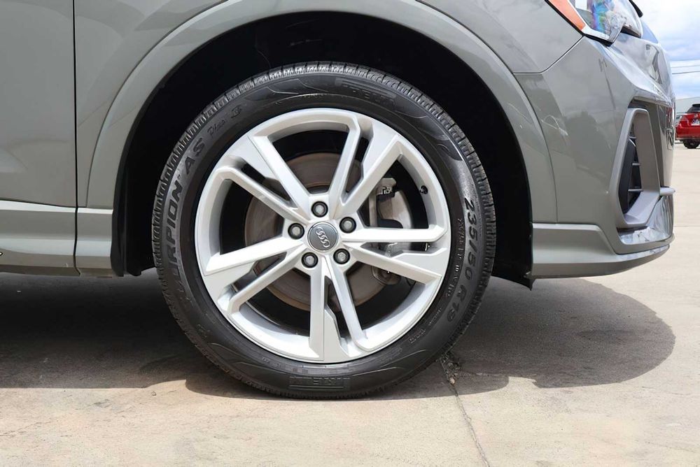 Audi Q3      2020