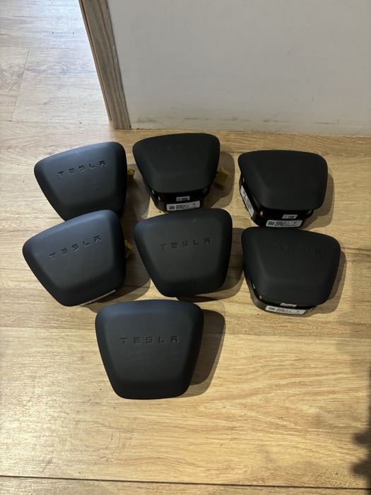 Подушка безперки в кермо Tesla X,S 2021+