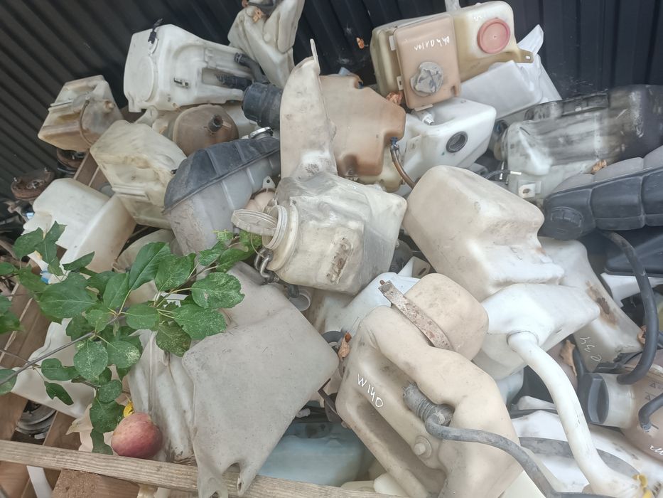 Бачок гур омивача антифризу марки авто в описі