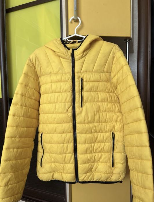 Продам осінню куртку