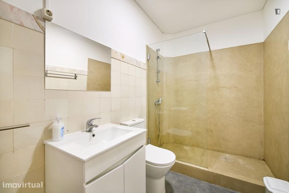 Quarto - localizado em Alameda Lisbon