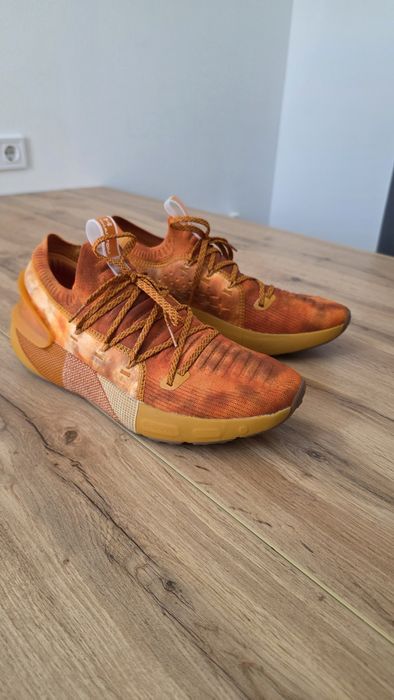 Продаю кроссовки Under Armour HOVR Phantom 3 Dyed 100% Orig. 1 раз надевал