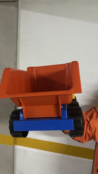 Camião de plástico grande made in Portugal