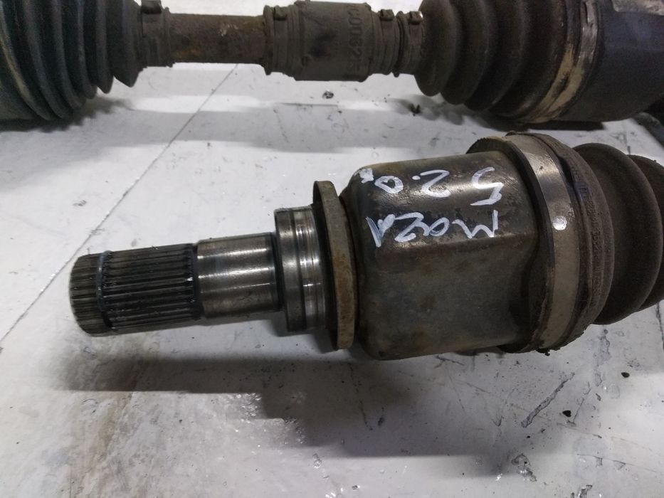 Полуось приводний вал Mazda 5 2.0д піввісь