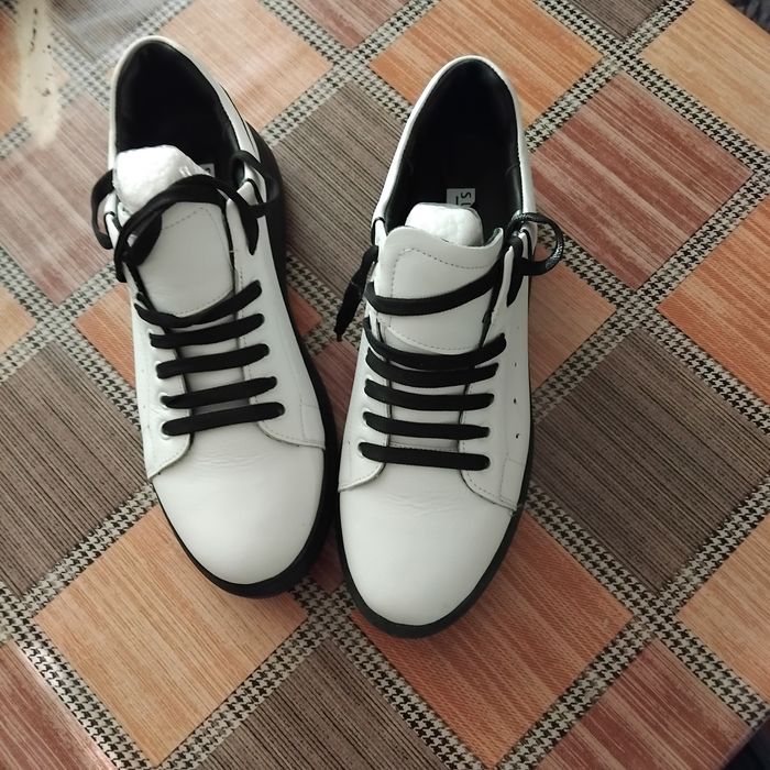 Кроссовки кожаные новые