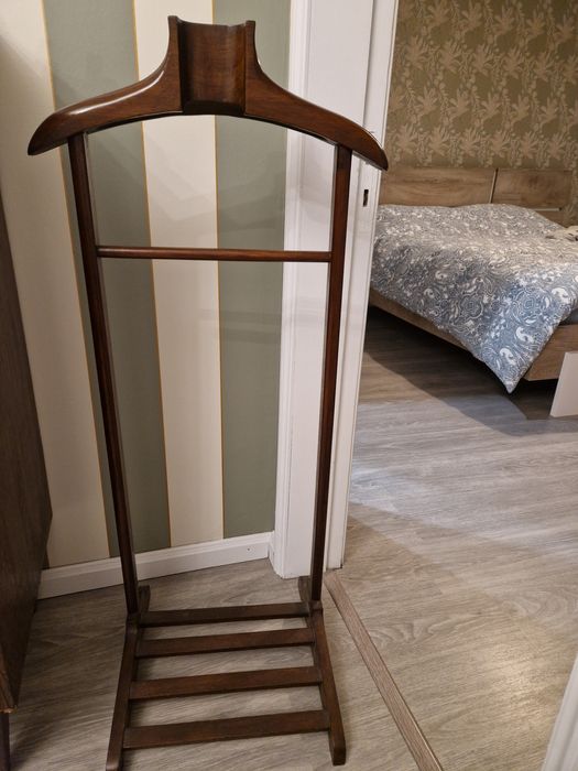 Criado mudo/cabide quarto