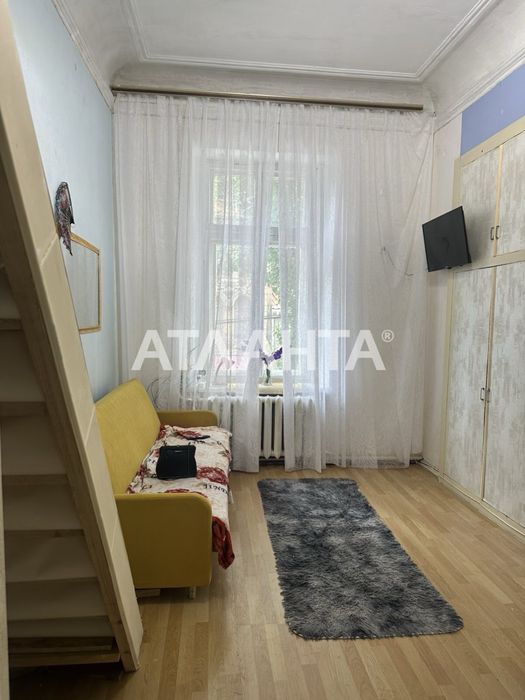 Продам двухуровневую комнату  в центре
