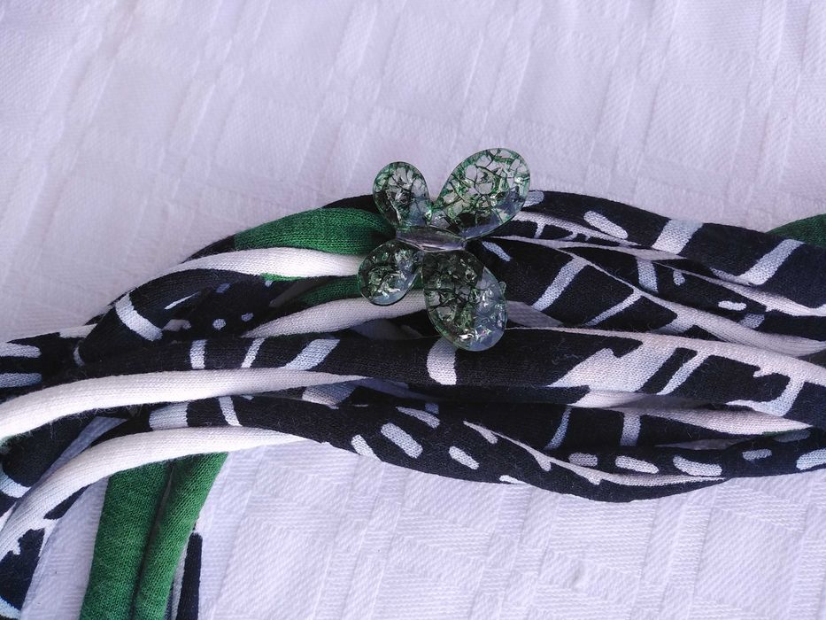 Colar de tecido verde/preto/branco