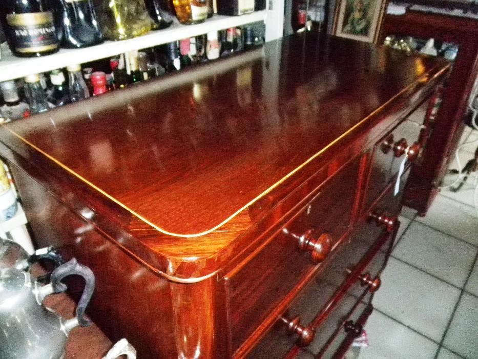 Cómoda Dona Maria Mogno