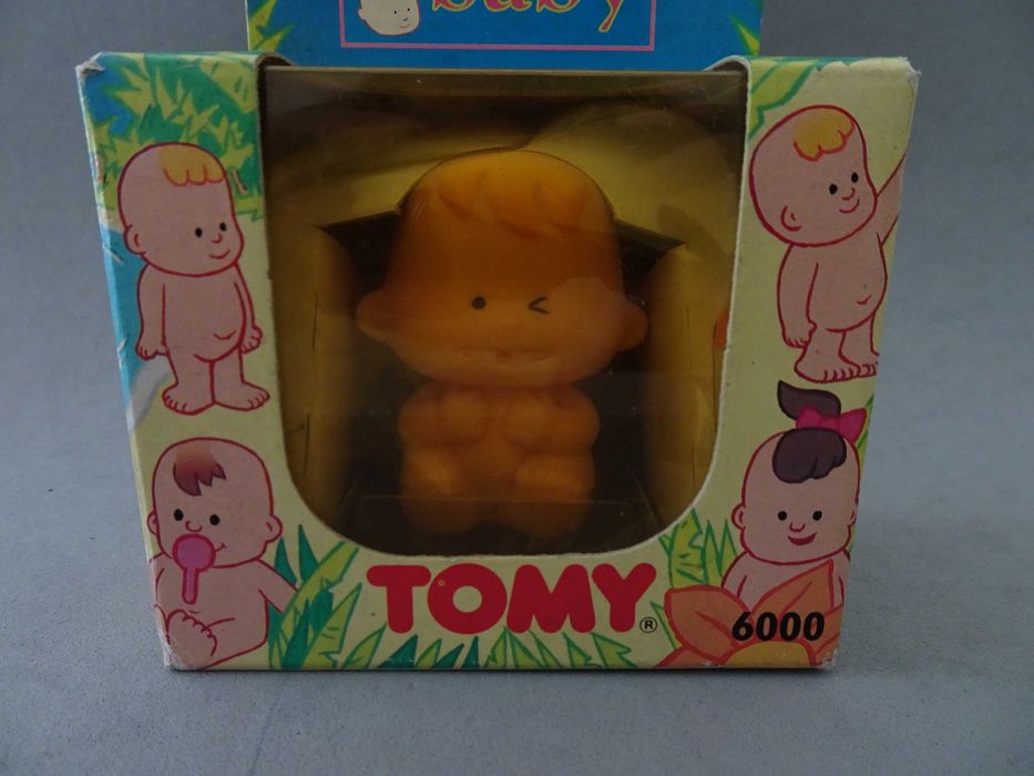 Pipi Baby da Tomy Refª 6000 (sentado e a piscar os olhos)
