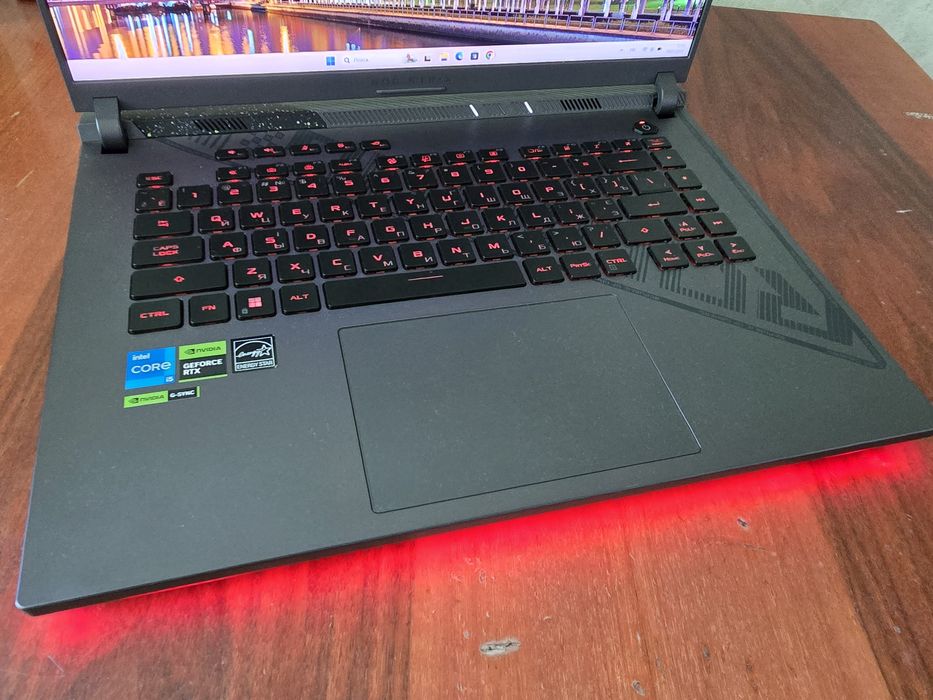 Asus ROG strix G16 RTX 4050 140w core i5 13th 16 gb ddr5 ssd 512